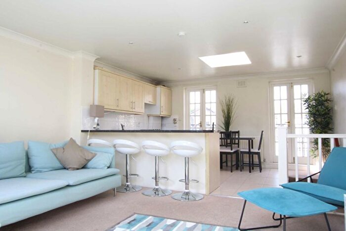 2 Bedroom Flat To Rent In Regents Park Road, London, NW1