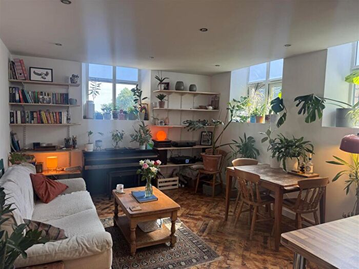 2 Bedroom Apartment To Rent In Burgoyne Road, Sheffield, S6