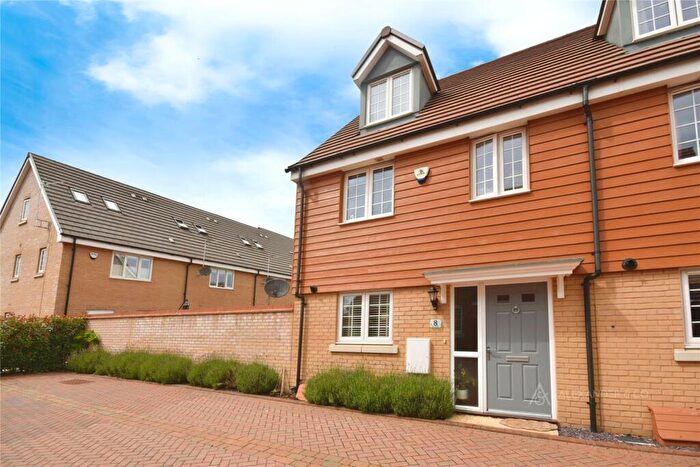 3 Bedroom Semi-Detached House To Rent In Saritor Croft, Leighton Buzzard, Bedfordshire, LU7