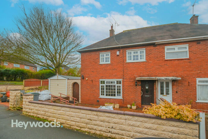 3 Bedroom Semi-Detached House To Rent In Wentworth Grove, Sneyd Green, Stoke-on-Trent, ST1