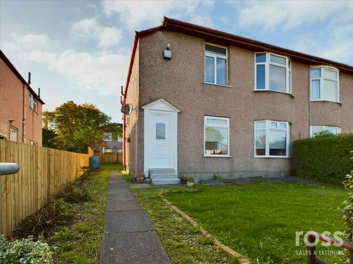 3 Bedroom Flat To Rent In Castlemilk Road, Kings Park, Glasgow, G44