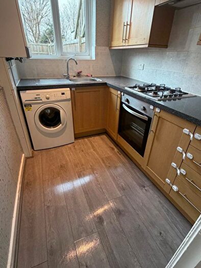 2 Bedroom Flat To Rent In Burnham Crescent, Dartford, DA1