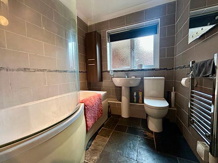 1 Bedroom Flat For Sale In Bassett Crescent West, Southampton, SO16