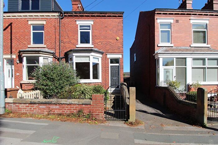 2 Bedroom Semi-Detached House For Sale In Bradford Road, Wakefield, WF1
