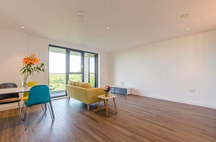 2 Bedroom Flat To Rent In Goldsmiths Row, Tower Hamlets, London, E2