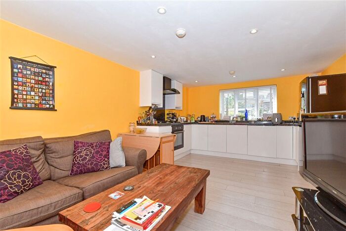 1 Bedroom Flat For Sale In Falmouth Place, Five Oak Green, Kent, TN12
