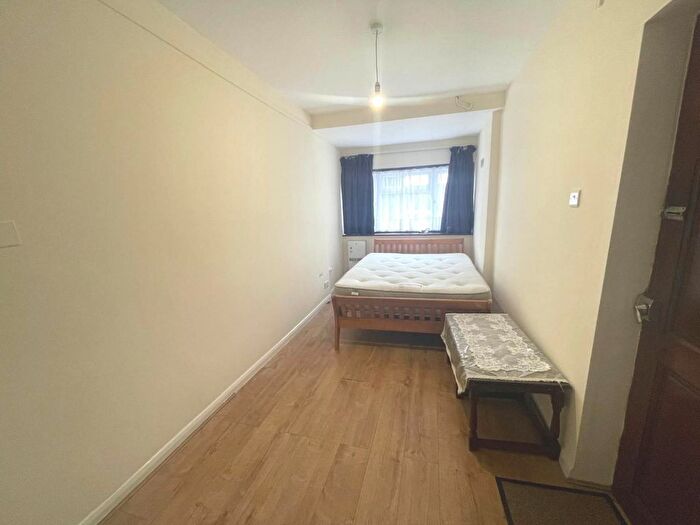 1 Bedroom Flat To Rent In Greatwest Rd, Heston, TW5