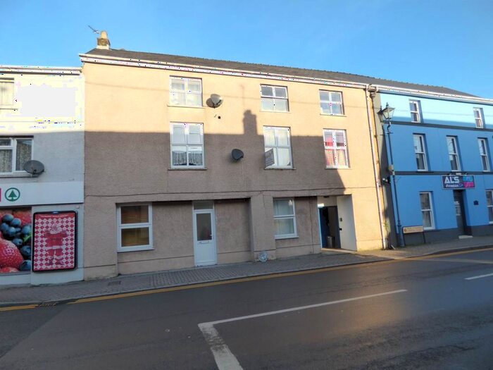 2 Bedroom Flat To Rent In Pentre Road, St Clears, Carmarthenshire, SA33