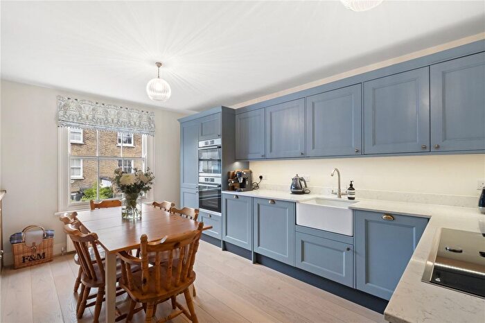 2 Bedroom Flat For Sale In Hambalt Road, London, SW4