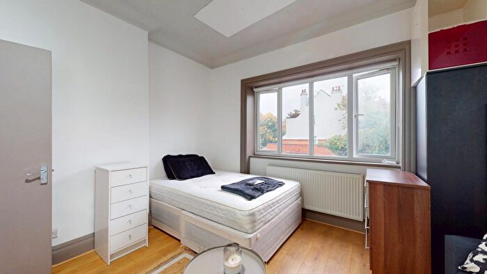 Studio To Rent In Finchley Road, London, NW3