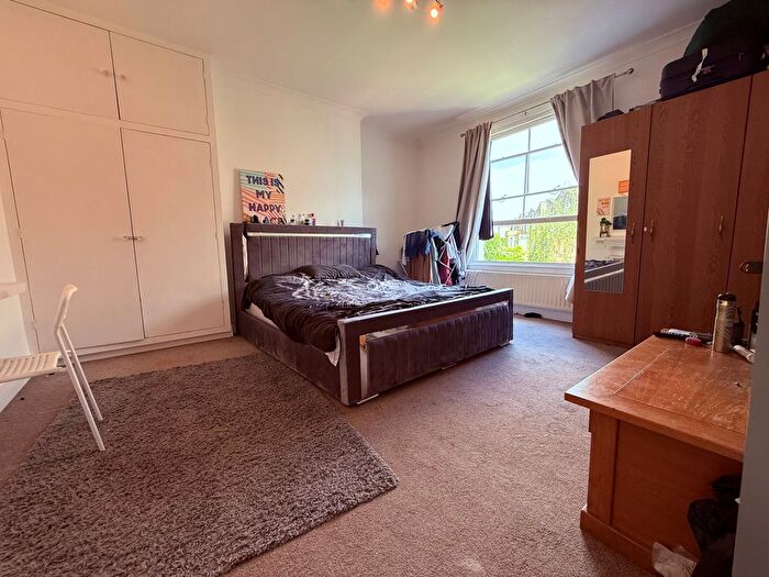 2 Bedroom Flat To Rent In Warwick Gardens, London, W14