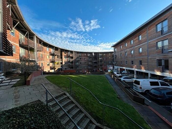 2 Bedroom Flat To Rent In North Crescent, North Street, Leeds, LS2