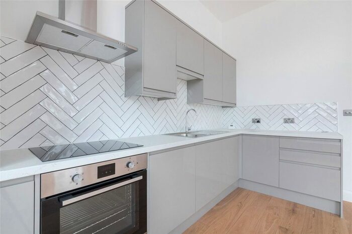 2 Bedroom Flat To Rent In Brayards Road, Nunhead, SE15