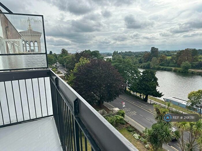 3 Bedroom Penthouse To Rent In Portsmouth Road, Kingston Upon Thames, KT1