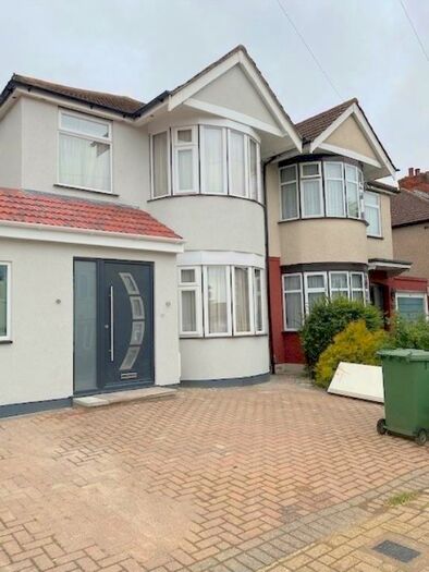 4 Bedroom Semi-Detached House To Rent In Weighton Road, Harrow Weald, HA3