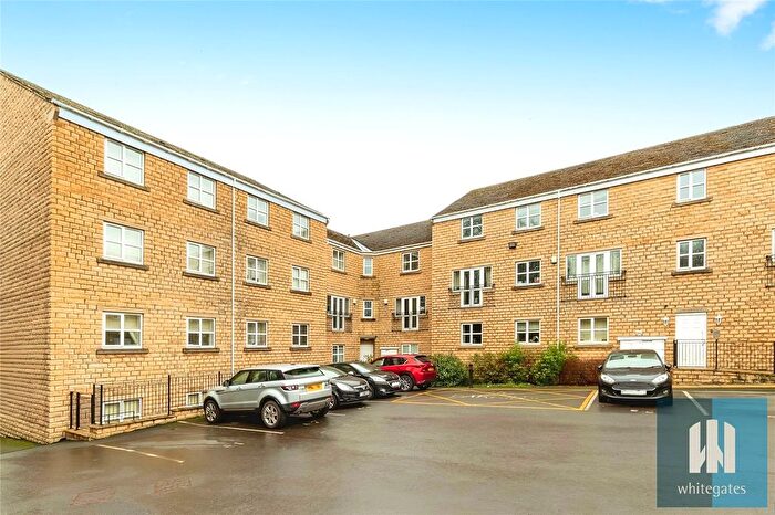 2 Bedroom Flat To Rent In Croft Court, Mount Lane, Rastrick, Brighouse, HD6