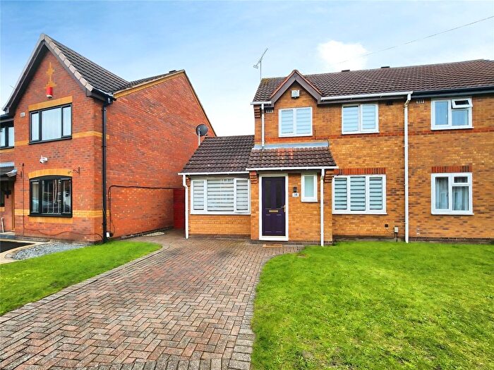4 Bedroom Semi-Detached House For Sale In Raglan Close, Nuneaton, Warwickshire, CV11