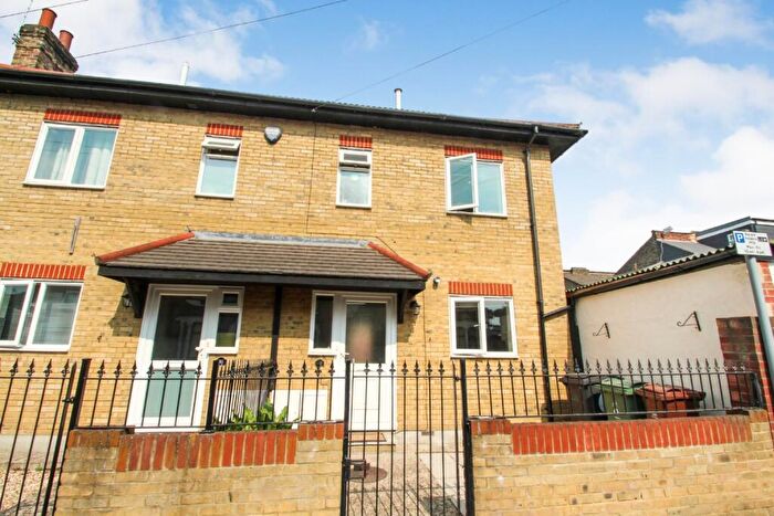 3 Bedroom Semi-Detached House To Rent In Southwest Road, Leytonstone, London, E11