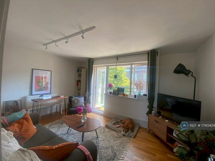 2 Bedroom Flat To Rent In Meeting House Lane, London, SE15