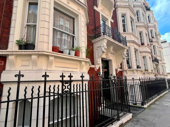 3 Bedroom Flat To Rent In Bury Place, London, W1C