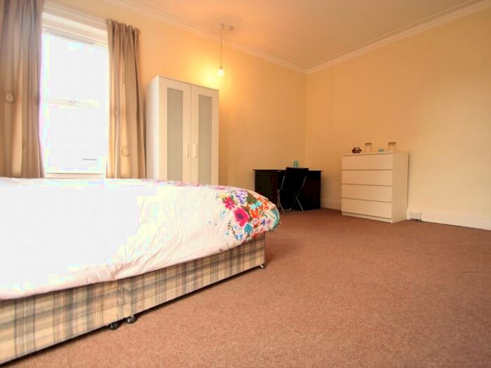 4 Bedroom Flat To Rent In Hyde Park Road, Hyde Park, Leeds, LS6