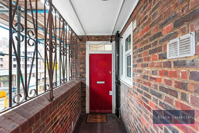 2 Bedroom Apartment For Sale In Wicklow House, Stamford Hill, N16