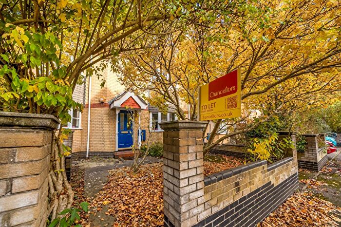 1 Bedroom Flat To Rent In Demesne Furze, Headington, OX3