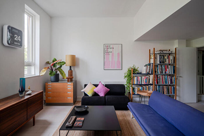 3 Bedroom Maisonette For Sale In Teesdale Street, London, E2