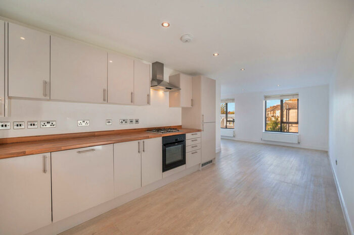 1 Bedroom Flat To Rent In St. Cyprians Court, Braxfield Road, London, SE4