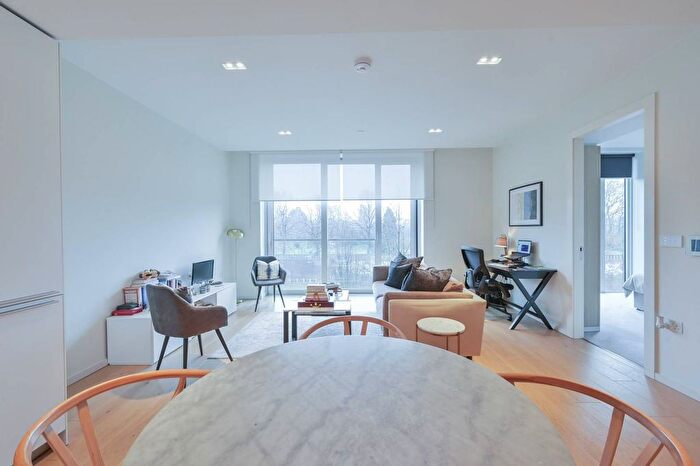 3 Bedroom Flat To Rent In Lillie Square, Gd, West Brompton, London, SW6