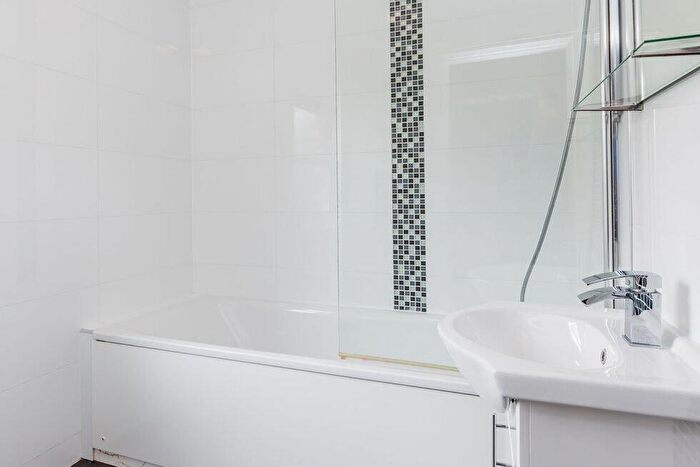 2 Bedroom Flat To Rent In Hillmarton Road, Caledonian Road, N7