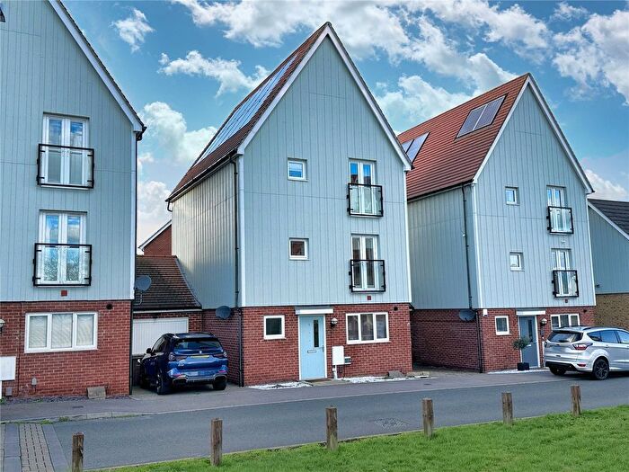 5 Bedroom Link Detached House For Sale In Woodside Close, Grays, Essex, RM16