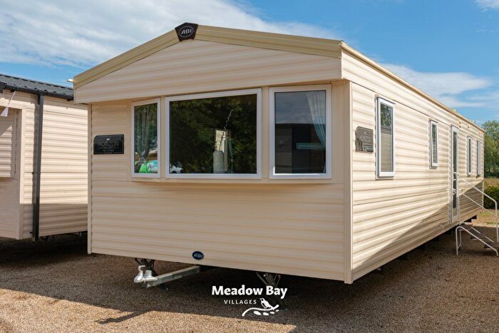 3 Bedroom Mobile/park Home For Sale In Plough Road, Minster On Sea, Sheerness, ME12