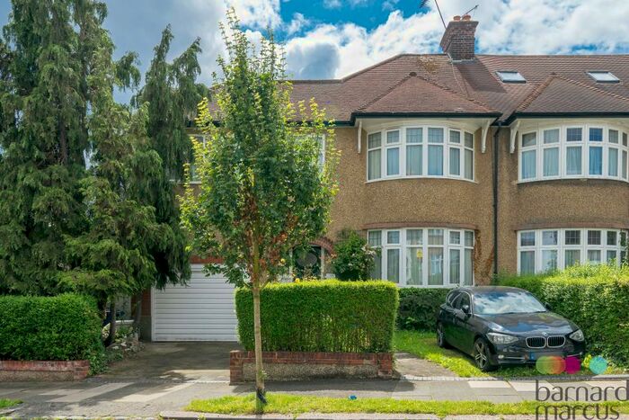 5 Bedroom Semi-Detached House To Rent In The Ridgeway, London, N11