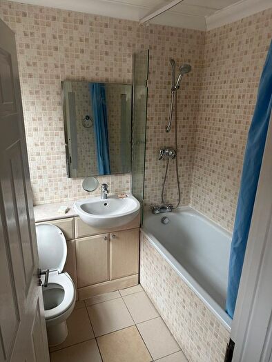 4 Bedroom Link Detached House To Rent In Spenser Road, Bedford, MK40