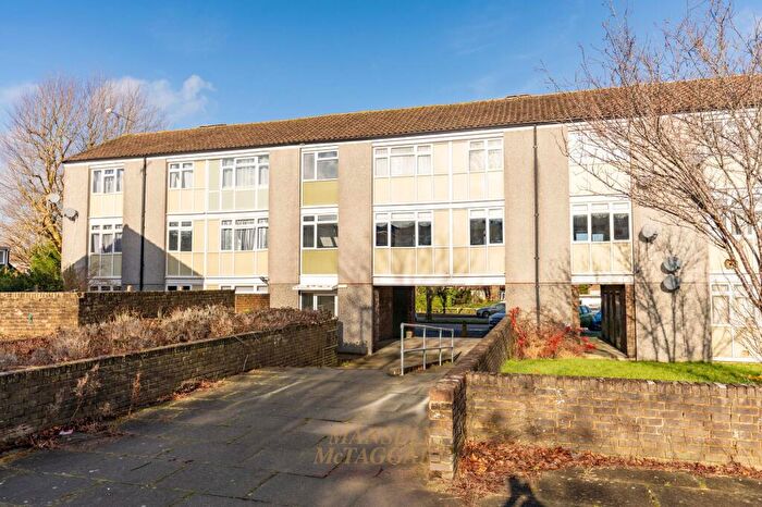 2 Bedroom Flat For Sale In Ashburnham Road, Crawley, RH10