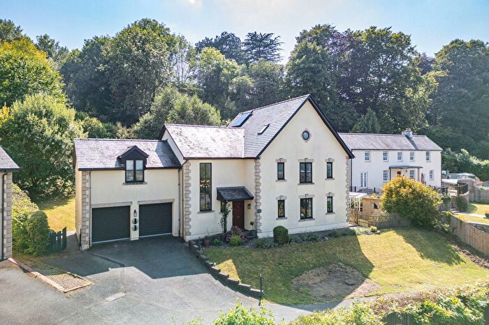 6 Bedroom Detached House For Sale In High Willows, Govilon, NP7