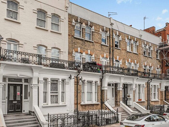 1 Bedroom Flat For Sale In Barons Court Road, London, W14