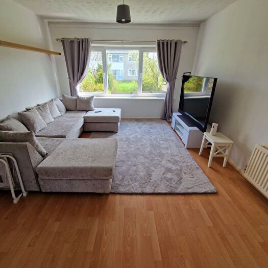 2 Bedroom Flat To Rent In Cairns Gardens, Balerno, EH14