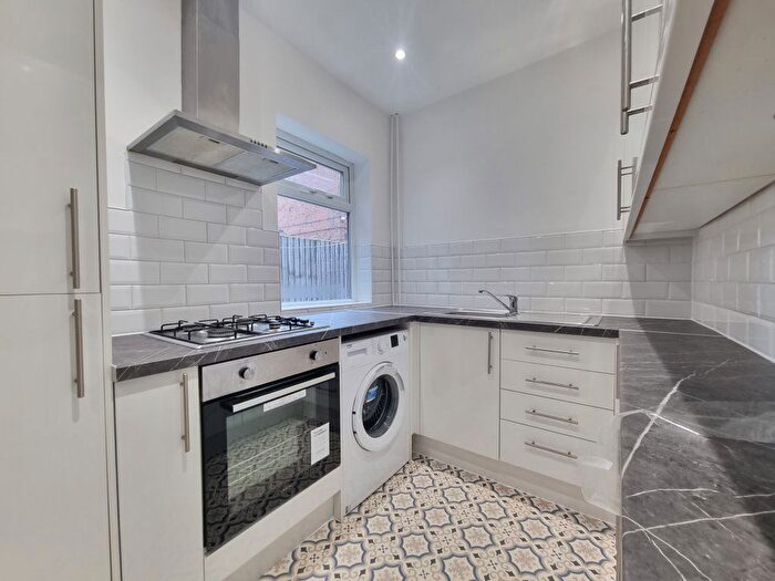 3 Bedroom Terraced House To Rent In Jarrom Street, Leicester, LE2