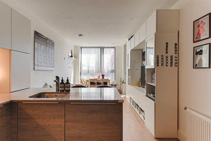 1 Bedroom Flat For Sale In Kingsland High Street, London, E8