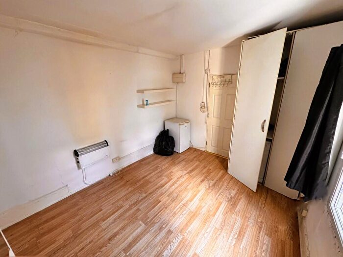 Studio To Rent In Hertford Road, Enfield, Greater London, EN3