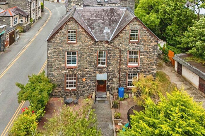 6 Bedroom Detached House For Sale In Village Road, Llanfairfechan, LL33