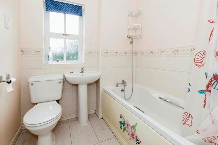 4 Bedroom Detached House For Sale In Moor Furlong, Slough, SL1