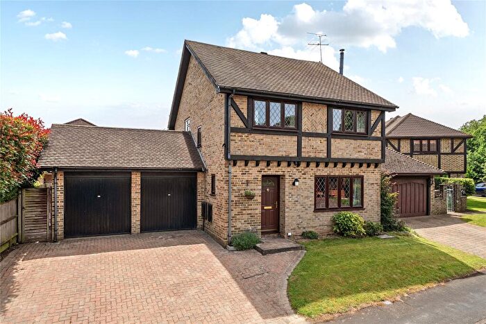 4 Bedroom Detached House For Sale In Armadale Road, Woking, Surrey, GU21