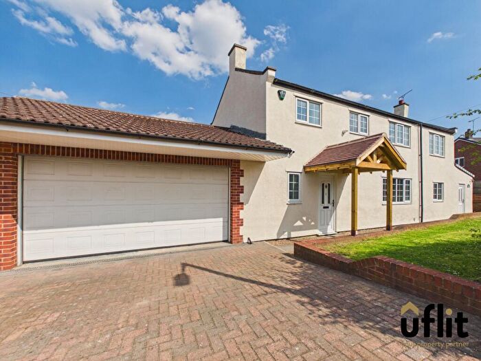 3 Bedroom Cottage For Sale In Carr Close, Brinsworth, Rotherham, S60