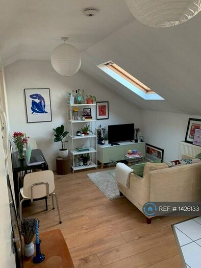 2 Bedroom Flat To Rent In Graham Road, London, E8