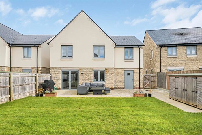 5 Bedroom Detached House For Sale In Haricot Vale Road, Bicester, OX27