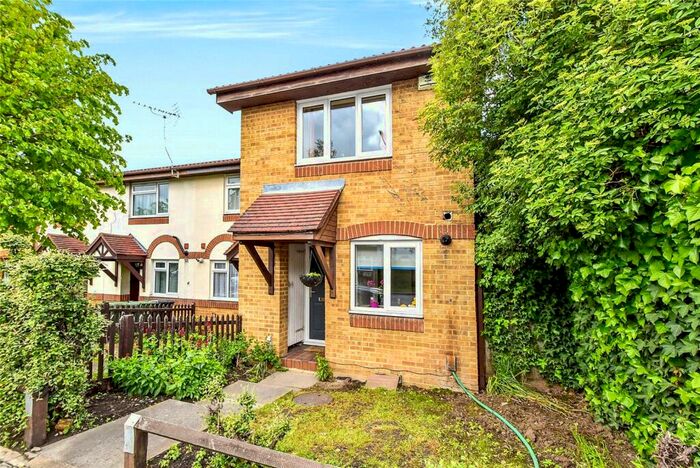 2 Bedroom End Of Terrace House To Rent In Burnham Road, Dartford, Kent, DA1