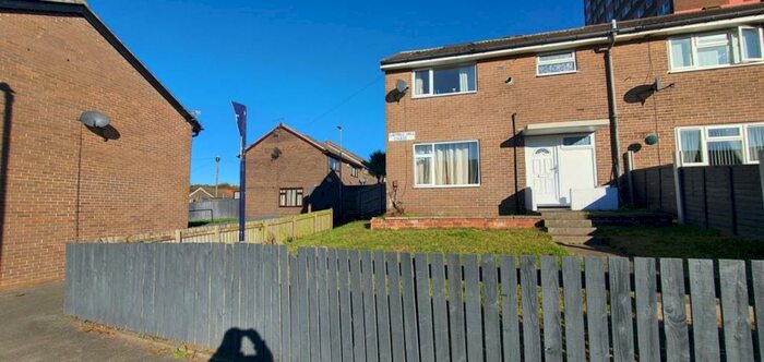 3 Bedroom Semi-Detached House To Rent In Gambles Hill Chase, Leeds, LS13